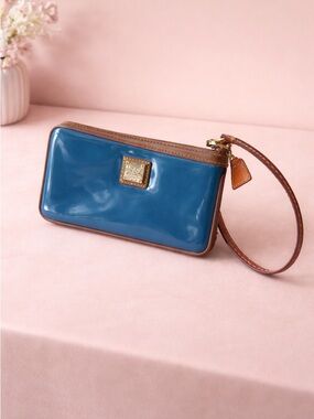 Dooney & Bourke wristlet